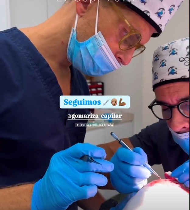 Equipo médico en quirófano